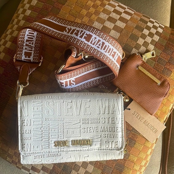 Brand New Steve Madden BLaurie Bone Cognac Logo Embossed Crossbody Wallet Purse - Picture 2 of 16